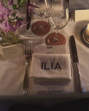 Jade Leboeuf Instagram - Parfois, il faut choisir de sourire à la vie, même au cœur des tempêtes.
Hier soir, j’ai eu la chance d’être invitée à un dîner magique aux côtés de la jolie marque de clean makeup @iliabeauty que j’aime tant et dont je vous parle souvent.
L’occasion de découvrir leurs nouveautés et de rencontrer les femmes inspirantes qui se cachent derrière ce beau succès. Un moment hors du temps, rempli de douceur et de belles énergies 💕