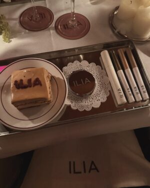 Jade Leboeuf Instagram - Parfois, il faut choisir de sourire à la vie, même au cœur des tempêtes.
Hier soir, j’ai eu la chance d’être invitée à un dîner magique aux côtés de la jolie marque de clean makeup @iliabeauty que j’aime tant et dont je vous parle souvent.
L’occasion de découvrir leurs nouveautés et de rencontrer les femmes inspirantes qui se cachent derrière ce beau succès. Un moment hors du temps, rempli de douceur et de belles énergies 💕