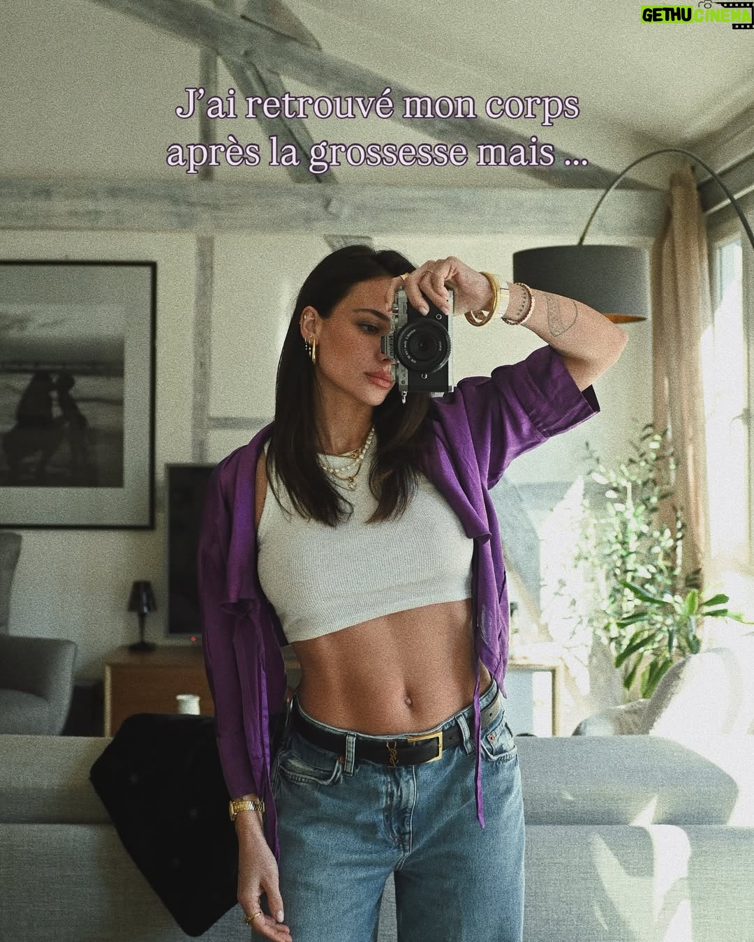 Jade Leboeuf - 25.1K Likes - J’ai pris 23 kilos pour Elon. Les banana bread du confinement ont bien aidé, mais surtout… j’ai donné la vie. Je ne me suis pas pressée. Il m’a fallu environ un an pour perdre ces kilos, retrouver de l’énergie, me découvrir dans ce nouveau rôle et doucement retendre ce corps. Cinq ans plus tard, je continue. C’est devenu ma thérapie. Cette peau, qui parfois me complexe, ne redeviendra jamais comme avant. Mais elle est là pour me rappeler ce que mon corps a accompli. Le plus beau cadeau qu’il m’ait fait.