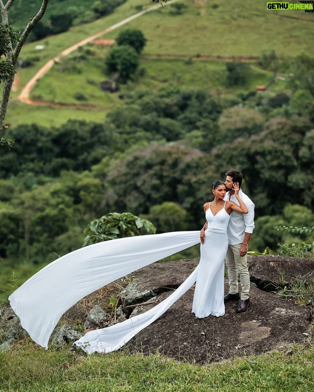 Jakelyne Oliveira - 316.8K Likes - Contando os dias para o nosso “SIM”! Que Deus continue nos abençoando hoje, amanhã e para sempre 👰🏽♀️ ♥️🤵🏻
Vestidos: @sorimodafesta
Fotos: @mayckonsantosoficial
Joais: @theofficialpandora
#MalynevaiCasar #CasamentoMalyne