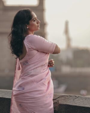 Jamie Lever Instagram - मिलने कि उम्मीद तो नही है तुमसे 
लेकिन 
कैसे कहदू कि इंतज़ार नही है

Concept & Photography @amitkhannaphotography HMU @makeupbyanshu Styling team @stylingbyvictor @styleby_antara @sohail__mughal___ @janvijain123 Asst photographer @kapil_parmar0751