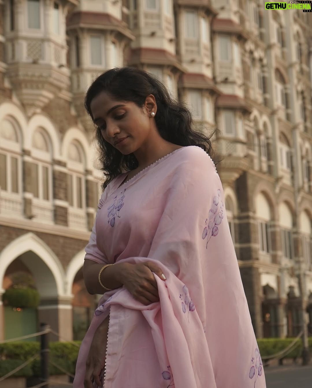 Jamie Lever - 61.7K Likes - मिलने कि उम्मीद तो नही है तुमसे
लेकिन
कैसे कहदू कि इंतज़ार नही है
Concept & Photography @amitkhannaphotography HMU @makeupbyanshu Styling team @stylingbyvictor @styleby_antara @sohail__mughal___ @janvijain123 Asst photographer @kapil_parmar0751