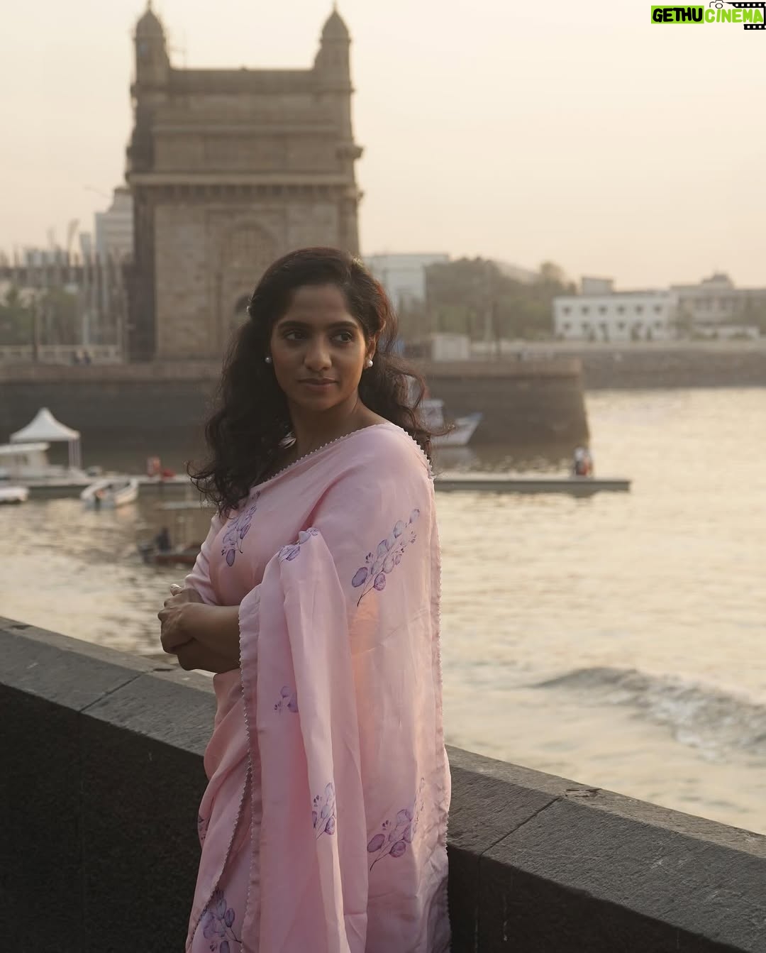Jamie Lever - 61.7K Likes - मिलने कि उम्मीद तो नही है तुमसे
लेकिन
कैसे कहदू कि इंतज़ार नही है
Concept & Photography @amitkhannaphotography HMU @makeupbyanshu Styling team @stylingbyvictor @styleby_antara @sohail__mughal___ @janvijain123 Asst photographer @kapil_parmar0751