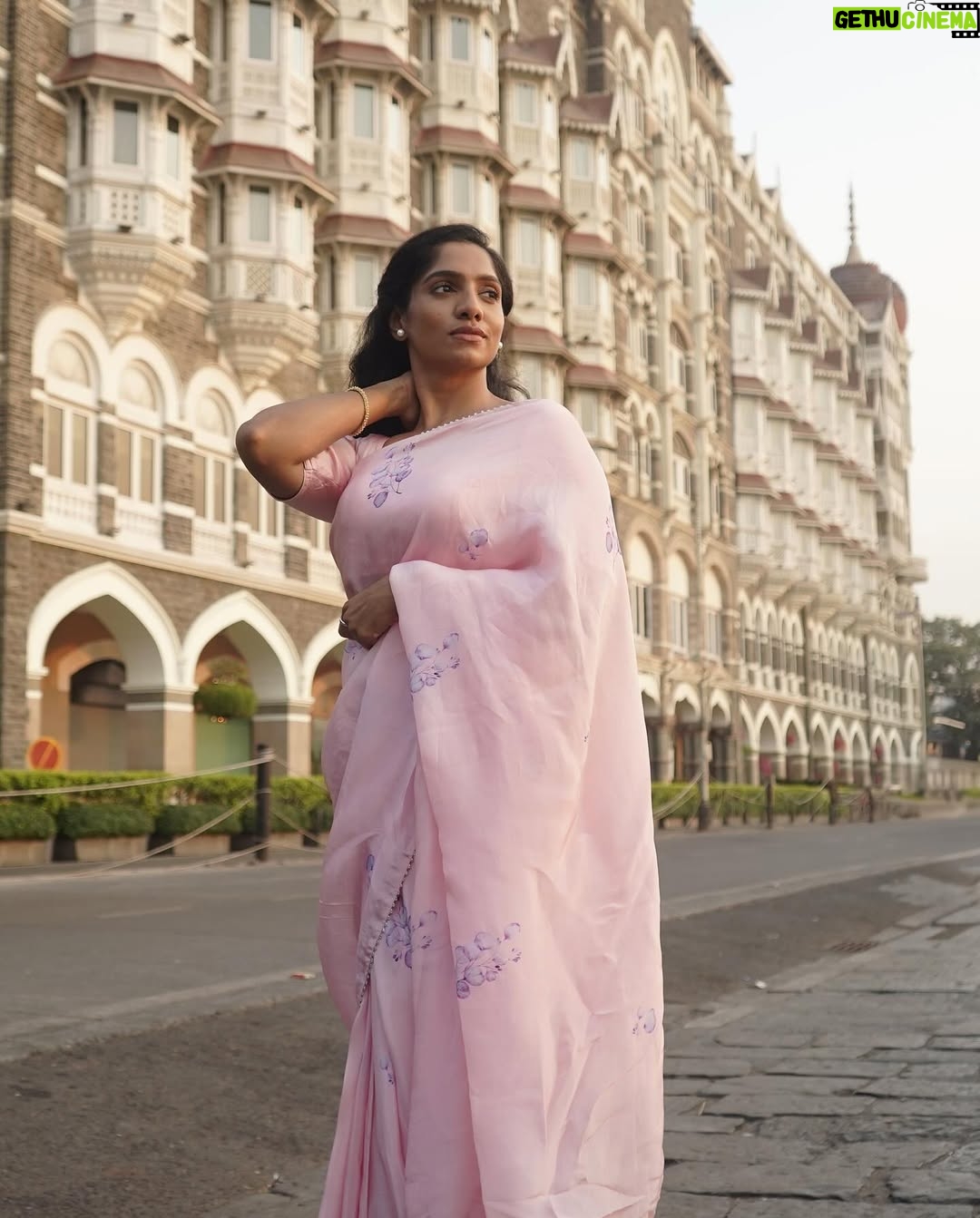 Jamie Lever - 61.7K Likes - मिलने कि उम्मीद तो नही है तुमसे
लेकिन
कैसे कहदू कि इंतज़ार नही है
Concept & Photography @amitkhannaphotography HMU @makeupbyanshu Styling team @stylingbyvictor @styleby_antara @sohail__mughal___ @janvijain123 Asst photographer @kapil_parmar0751
