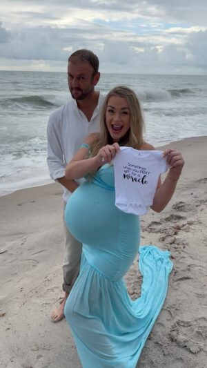 Jamie Otis Instagram - Sometimes when you pray for a miracle…God gives you 2! 🙏🏻❤️🙏🏻How has it been 6 months already 🥹🥹

Sometimes I just stare at them and can’t help but feel so blessed that they are here, and that God answered my prayers for twins.❤️

After trying for so long 🙏🙏🙏

Now I’m trying not to miss any moments, since we don’t plan on having more kids…but it is going SO FAST!🥺

This is your reminder - put things you desperately want out into the universe and try to truly feel & believe it can happen …. Who knows, you may end up with it🙏🏻

Thank you SOOO much @feedlebeephotography for capturing these moments for us ❤️❤️

#twins #momoftwins #momlife #dadlife #prayers #fertility #blessed #marriedatfirstsight #reality #positivevibes #parenting