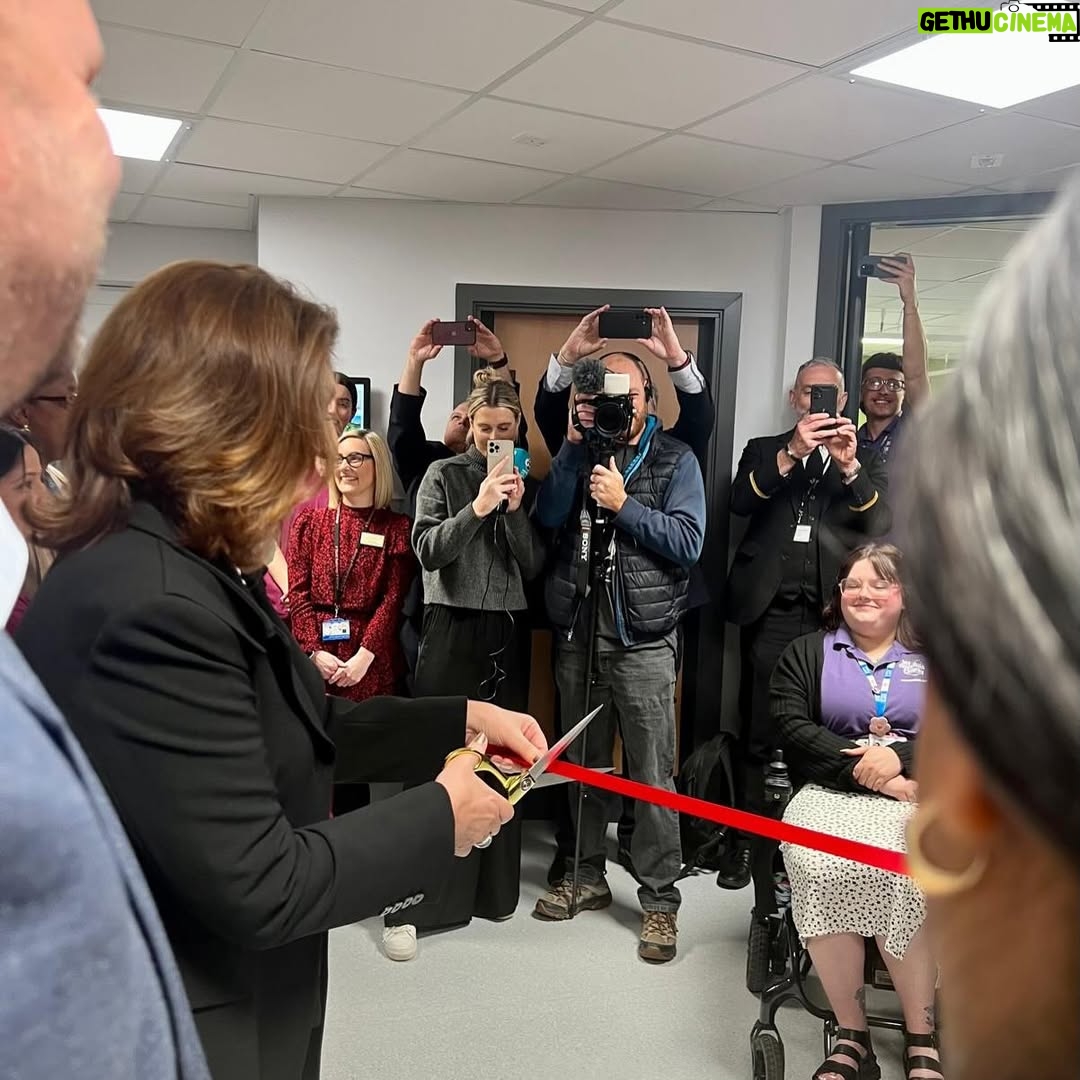 Jane McDonald - 6.2K Likes - I had a wonderful day opening the MRI diagnostic suite at Pinderfields Hospital. Felt very proud and humbled to be amongst the people who made this happen. Congratulations to you all. Xx
@midyorkshirenhs #nhs #wakefield #yorkshire
