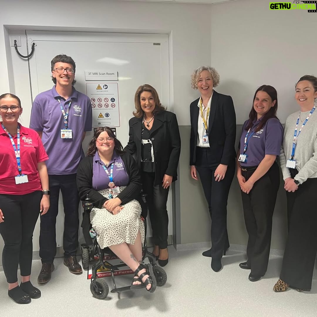 Jane McDonald - 6.2K Likes - I had a wonderful day opening the MRI diagnostic suite at Pinderfields Hospital. Felt very proud and humbled to be amongst the people who made this happen. Congratulations to you all. Xx
@midyorkshirenhs #nhs #wakefield #yorkshire