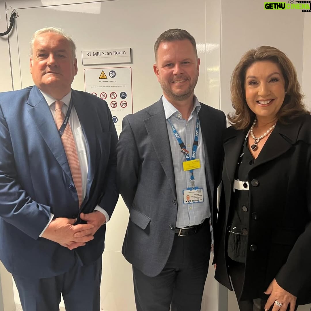 Jane McDonald - 6.2K Likes - I had a wonderful day opening the MRI diagnostic suite at Pinderfields Hospital. Felt very proud and humbled to be amongst the people who made this happen. Congratulations to you all. Xx
@midyorkshirenhs #nhs #wakefield #yorkshire