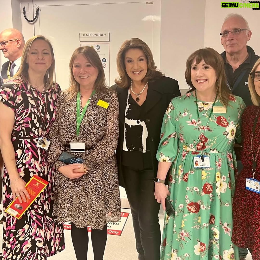 Jane McDonald - 6.2K Likes - I had a wonderful day opening the MRI diagnostic suite at Pinderfields Hospital. Felt very proud and humbled to be amongst the people who made this happen. Congratulations to you all. Xx
@midyorkshirenhs #nhs #wakefield #yorkshire