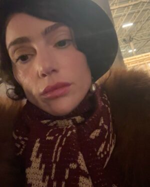Janet Montgomery Instagram - In celebration of last nights episode here are a few more behind the scenes from my time on 1923. Hope you are all enjoying the show! Only one more episode to go. SPOILERS! If you haven’t seen last nights episode DO NOT scroll through these pics. Streaming now on @paramountplus @1923official