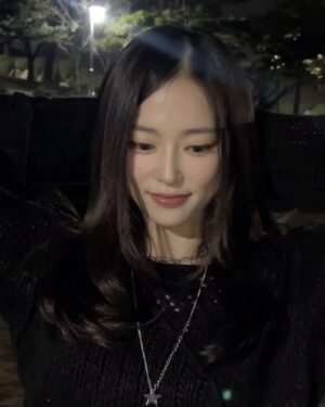 Jang Ye-eun Instagram - 🖤✨