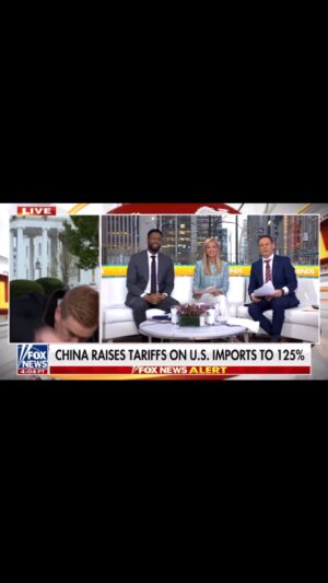 Janice Dean Instagram - “A bird just landed on my head!” @pdoocy @foxandfriends.  I’m amazed at how calm Peter was and his hair still looks good.