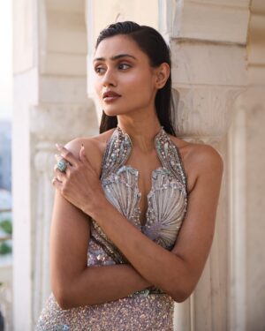 Janki Bodiwala Instagram - iifa ready 🤍

Styled by:- @idivyeshtalaviya 
Captured by:- @super_devang 
Outfit by:- @bhawnaraoluxury 
Jewellery:- @chaulazheritagejewellery 
HMUA:- @evara_099 
Styling Team:- @vaidehi1312 @styledbydivyesh

Curated by :- @avanisoni18