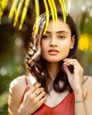 Janki Bodiwala Instagram - Sun-drenched moments☀️ #summertan 😬
 
Clicks @theabhivalera