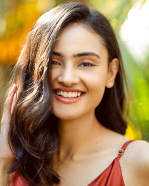 Janki Bodiwala Instagram - Sun-drenched moments☀️ #summertan 😬
 
Clicks @theabhivalera