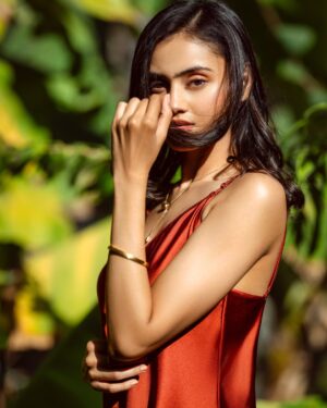Janki Bodiwala Instagram - Sun-drenched moments☀️ #summertan 😬
 
Clicks @theabhivalera