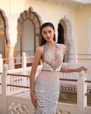 Janki Bodiwala Instagram - iifa ready 🤍

Styled by:- @idivyeshtalaviya 
Captured by:- @super_devang 
Outfit by:- @bhawnaraoluxury 
Jewellery:- @chaulazheritagejewellery 
HMUA:- @evara_099 
Styling Team:- @vaidehi1312 @styledbydivyesh

Curated by :- @avanisoni18