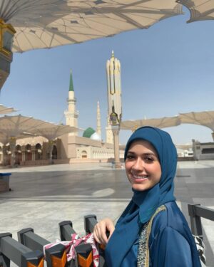 Jannat Zubair Rahmani Instagram - Eid Mubarak ✨
Celebrated Eid in Medina today with my family, and my heart is full. A dream come true, Alhamdulillah. May Allah accept our prayers and fasts, and bless us all with peace, protection, and endless mercy 🤍

Special thanks to @cosmictours for always making it easy for me and my family ✨🤍