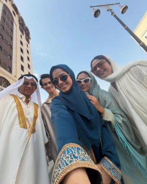 Jannat Zubair Rahmani Instagram - Eid Mubarak ✨
Celebrated Eid in Medina today with my family, and my heart is full. A dream come true, Alhamdulillah. May Allah accept our prayers and fasts, and bless us all with peace, protection, and endless mercy 🤍

Special thanks to @cosmictours for always making it easy for me and my family ✨🤍
