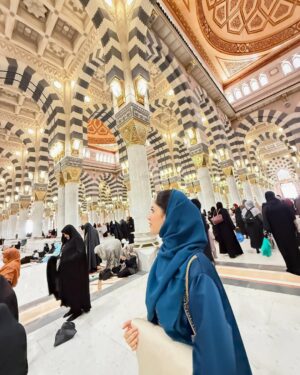 Jannat Zubair Rahmani Instagram - Eid Mubarak ✨
Celebrated Eid in Medina today with my family, and my heart is full. A dream come true, Alhamdulillah. May Allah accept our prayers and fasts, and bless us all with peace, protection, and endless mercy 🤍

Special thanks to @cosmictours for always making it easy for me and my family ✨🤍