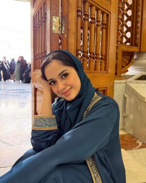 Jannat Zubair Rahmani Instagram - Eid Mubarak ✨
Celebrated Eid in Medina today with my family, and my heart is full. A dream come true, Alhamdulillah. May Allah accept our prayers and fasts, and bless us all with peace, protection, and endless mercy 🤍

Special thanks to @cosmictours for always making it easy for me and my family ✨🤍