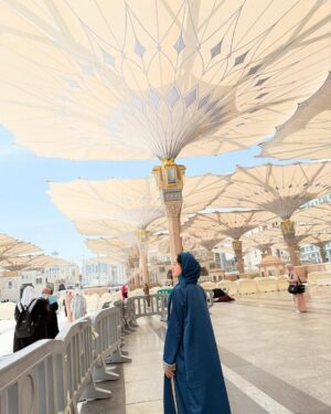 Jannat Zubair Rahmani Instagram - Eid Mubarak ✨
Celebrated Eid in Medina today with my family, and my heart is full. A dream come true, Alhamdulillah. May Allah accept our prayers and fasts, and bless us all with peace, protection, and endless mercy 🤍

Special thanks to @cosmictours for always making it easy for me and my family ✨🤍