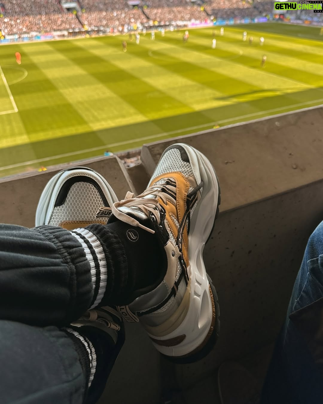 Jasmin Wagner - 3.5K Likes - Ein Sonntag wie ich ihn liebe, zu Gast im Stadion mit @edeka
💛 an 💛 mit St. Pauli und passend sportlich gekleidet in @fableticseu
Wie verbringt ihr diesen wunderschönen Sonntag? 🧘🏼♀️☕️🌸
ANZEIGE wegen Nennung | #herzanherzmitedeka #stpauli #stadionsonntag #sundaystroll #sunday #weekend #sporty #fabletics