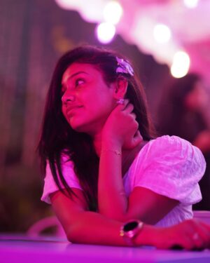 Jasmine Parveen Instagram - Kalakura… Maiyakura… Kavitha Coming…🌚✨ Kavitha Coming…🫧🦋
.
.
Pc: @gokul_krishnan_1010 
Place: @48_sq_ft