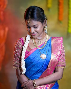 Jasmine Parveen Instagram - Kanima😉✨
.
.
.
Mua: @kanchans_carving 
Blouse: @reshmi_boutique_ 
Jewels: @gold_copy1486 
Place: @illusion_studios_ 
Pc: @gokul_krishnan_1010