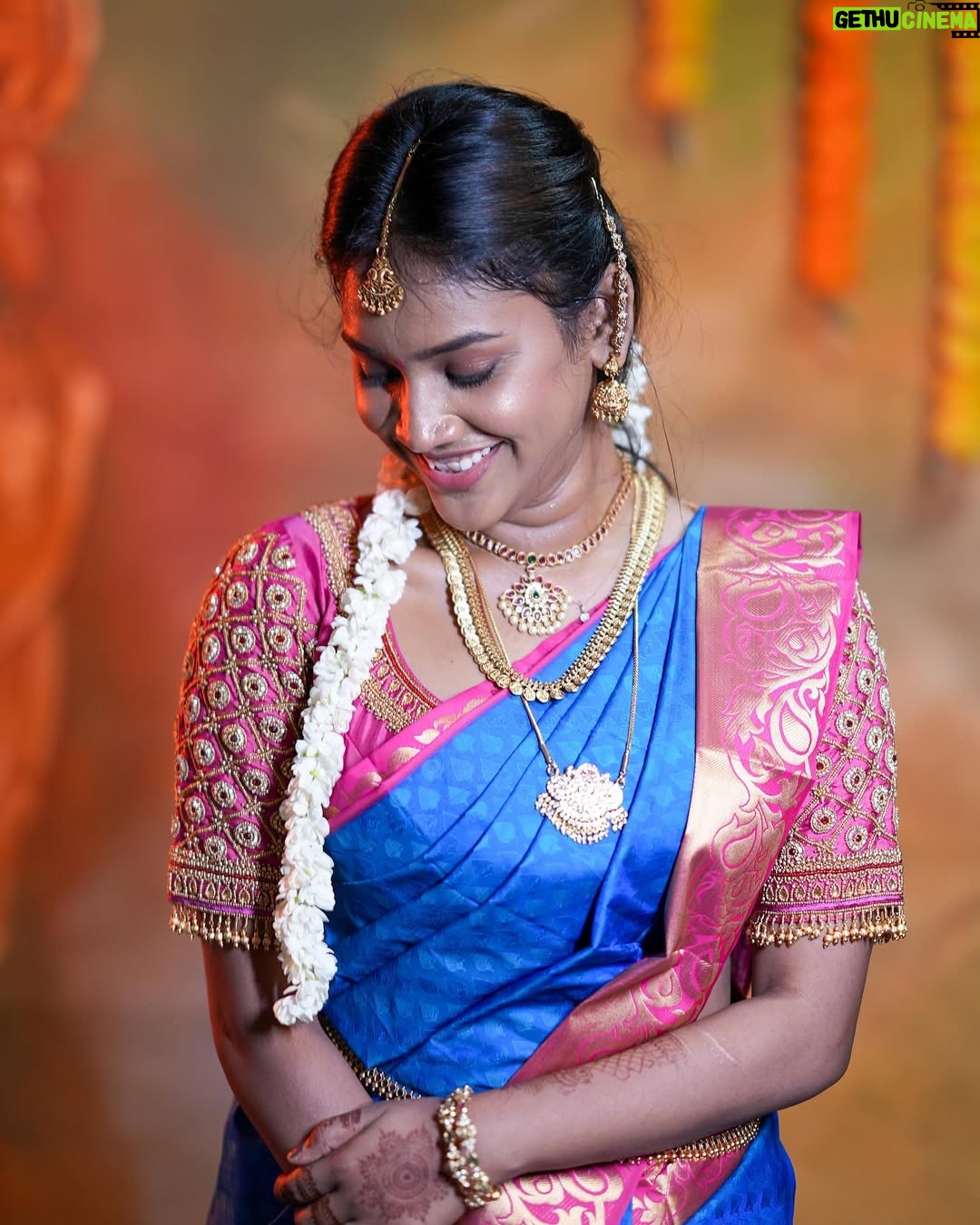 Jasmine Parveen - 12.9K Likes - Kanima😉✨
.
.
.
Mua: @kanchans_carving
Blouse: @reshmi_boutique_
Jewels: @gold_copy1486
Place: @illusion_studios_
Pc: @gokul_krishnan_1010