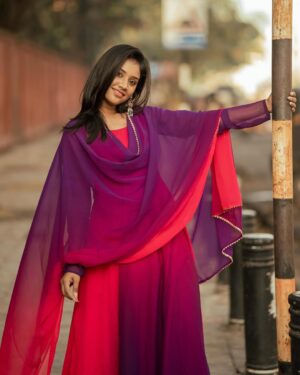 Jasmine Parveen Instagram - Azhagiya Theeye…💜
.
.
👗: @akshara___boutique 
📸: @jascaptures_ 
💍: @mei_izhai_store