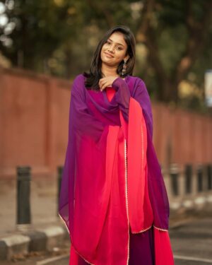 Jasmine Parveen Instagram - Azhagiya Theeye…💜
.
.
👗: @akshara___boutique 
📸: @jascaptures_ 
💍: @mei_izhai_store