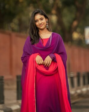 Jasmine Parveen Instagram - Azhagiya Theeye…💜
.
.
👗: @akshara___boutique 
📸: @jascaptures_ 
💍: @mei_izhai_store