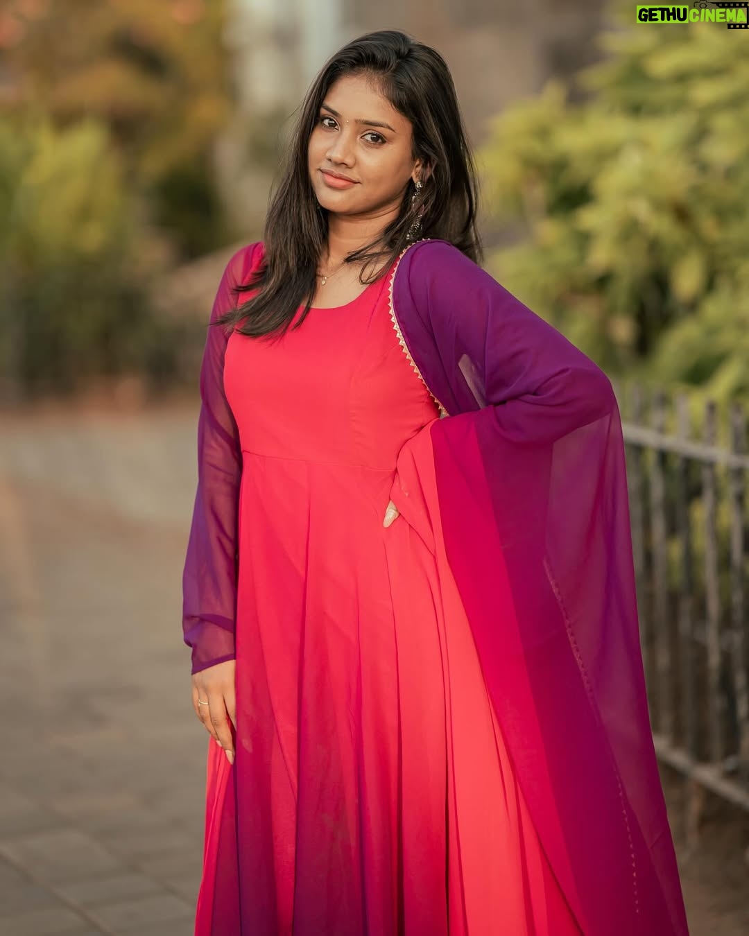 Jasmine Parveen - 23K Likes - Azhagiya Theeye…💜
.
.
👗: @akshara___boutique
📸: @jascaptures_
💍: @mei_izhai_store