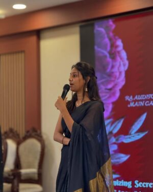 Jasmine Parveen Instagram - கலை🎭✨
.
.
 Thank you @mgreri ❤️
Saree: @kaithari_studio 👗
.
.