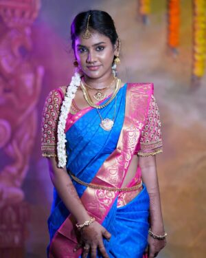 Jasmine Parveen Instagram - Kanima😉✨
.
.
.
Mua: @kanchans_carving 
Blouse: @reshmi_boutique_ 
Jewels: @gold_copy1486 
Place: @illusion_studios_ 
Pc: @gokul_krishnan_1010