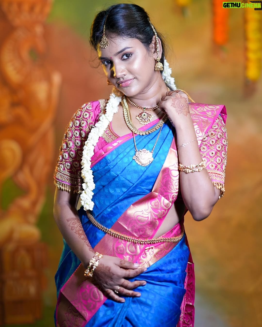 Jasmine Parveen - 12.9K Likes - Kanima😉✨
.
.
.
Mua: @kanchans_carving
Blouse: @reshmi_boutique_
Jewels: @gold_copy1486
Place: @illusion_studios_
Pc: @gokul_krishnan_1010