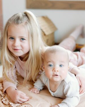 Jasmine Roth Instagram - Changing the lock screen on my phone asap. ❤️❤️

Trying to remember these days forever.  Hazel Lynn is 4, Darla Rose is 6 months, and Brett and I are 40…in case you were wondering the ages of the Roth family. 😉

#MyWholeHeart #BuildYourHappy #WomenWhoBuild

📷 : @gabriellasantosphotography