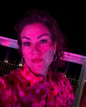 Javiera Contador Instagram - Postales de un año nuevo muy distinto y muy bonito. #GraciasGraciasGracias
❤️❤️❤️
De nuevo feliz año nuevo!!
Que se venga weno y que si no, tengamos las herramientas necesarias para surfear la ola con humor y amor 🥰 
Eso nos deseo!! Amor y humor!!
…
Bueno si igual viene peguita, platita, salud y viajecitos todo bien también.🫶🫶🌸💕🌺