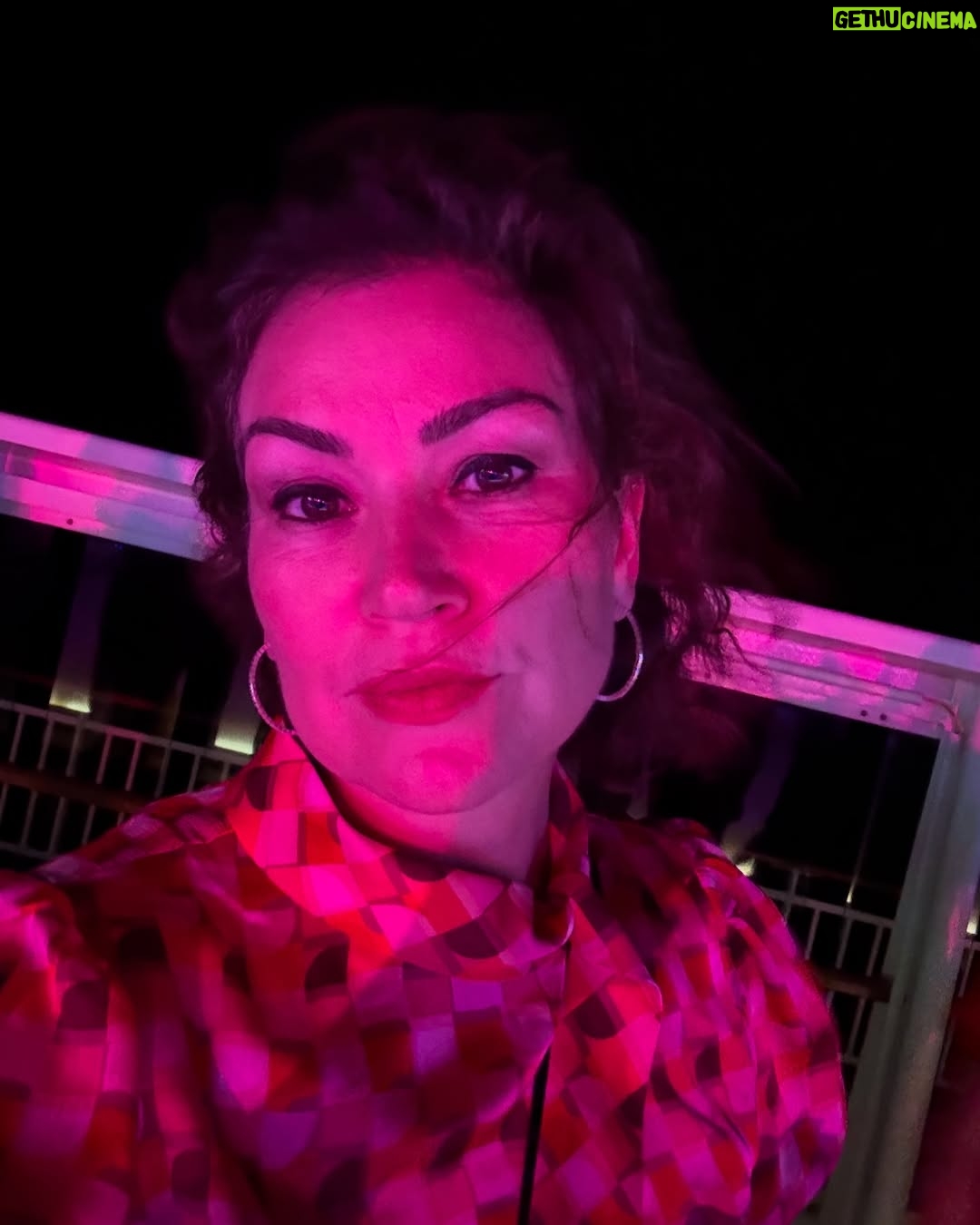 Javiera Contador - 18K Likes - Postales de un aƱo nuevo muy distinto y muy bonito. #GraciasGraciasGracias
ā¤ļøā¤ļøā¤ļø
De nuevo feliz aƱo nuevo!!
Que se venga weno y que si no, tengamos las herramientas necesarias para surfear la ola con humor y amor š„°
Eso nos deseo!! Amor y humor!!
ā¦
Bueno si igual viene peguita, platita, salud y viajecitos todo bien tambiĆ©n.š«¶š«¶šøššŗ