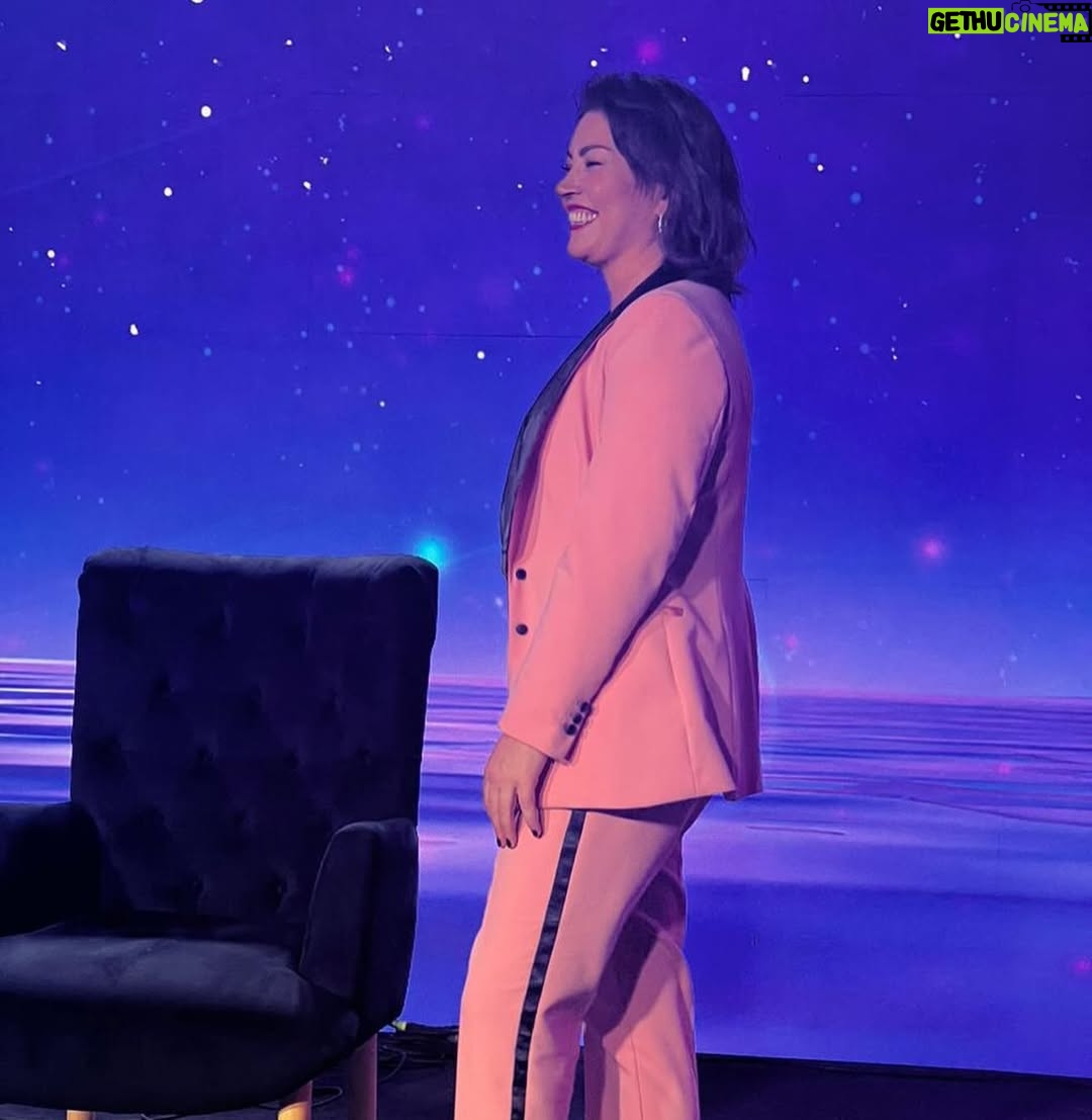 Javiera Contador - 53.5K Likes - Conferencia de prensa ViƱa 2024.
Se jue la bolitaā¦
Gracias a mi equipo lindo y gracias por todo el cariƱo recibido en estos dias.ā¤ļøā¤ļø
Amor y Humor siempre.š«¶š«¶