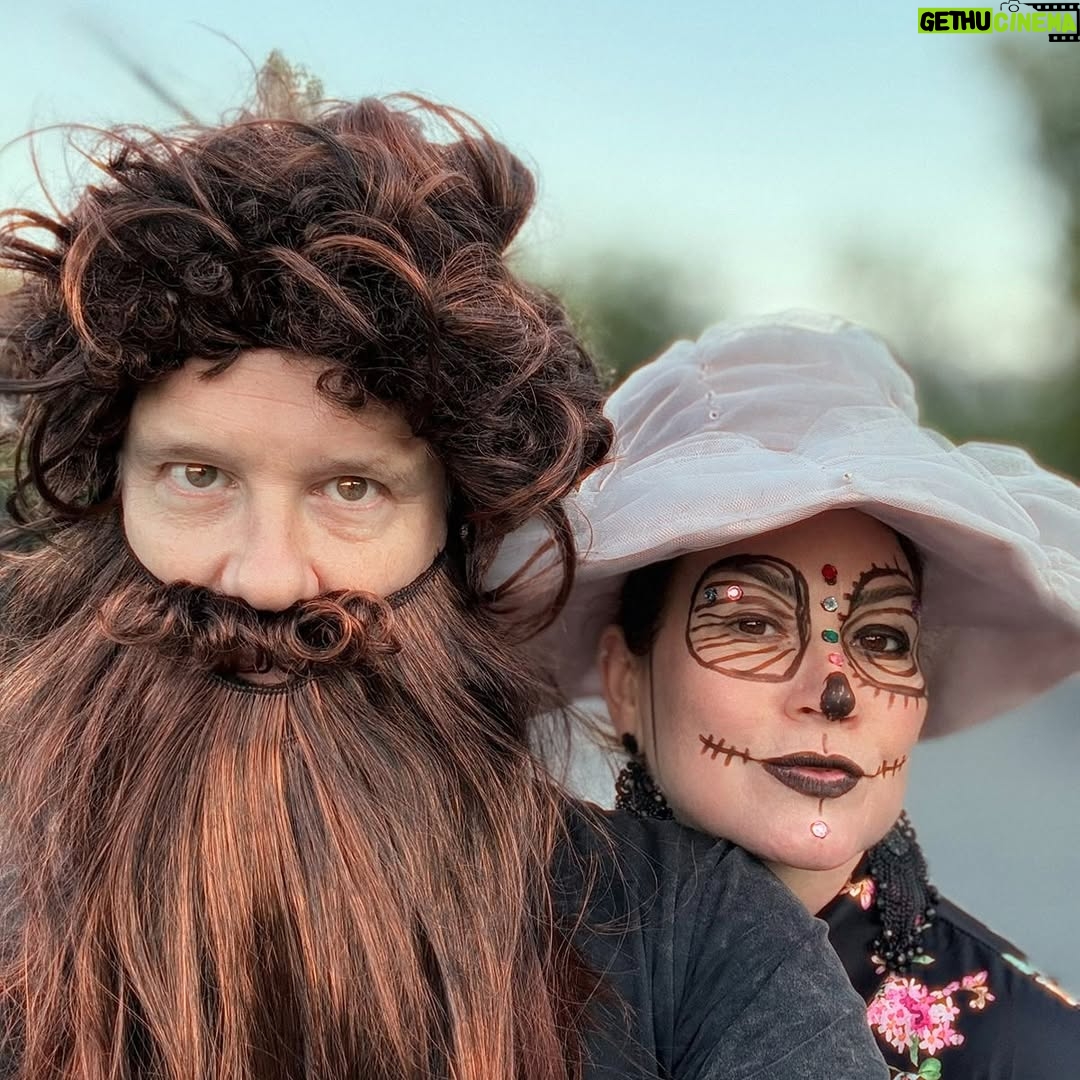 Javiera Contador - 35.3K Likes - Halloween 2024!!
Me van a disculpar pero encuentro que el disfraz de la criatura me quedó iguolsss. š
Theo de Gus de Sweet Tooth
Mila de conejo de Alicia en el Pais de las Maravillas
Diego de pƔsame algo rƔpido
Javi de se me perdió la mascara que querĆa usar y tuve que improvisar.
#Jalouins #Family #SobredosisDeAzucar
