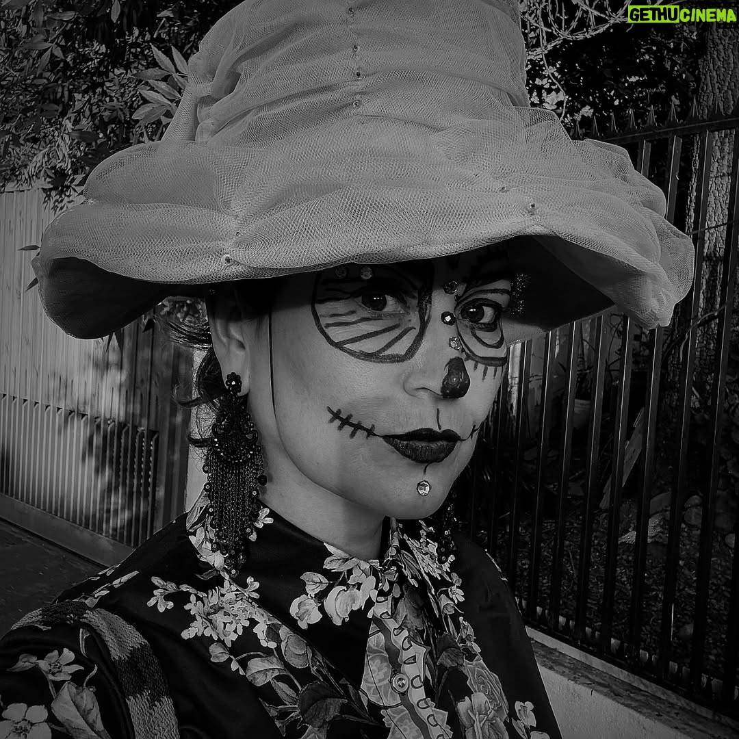 Javiera Contador - 35.3K Likes - Halloween 2024!!
Me van a disculpar pero encuentro que el disfraz de la criatura me quedó iguolsss. š
Theo de Gus de Sweet Tooth
Mila de conejo de Alicia en el Pais de las Maravillas
Diego de pƔsame algo rƔpido
Javi de se me perdió la mascara que querĆa usar y tuve que improvisar.
#Jalouins #Family #SobredosisDeAzucar