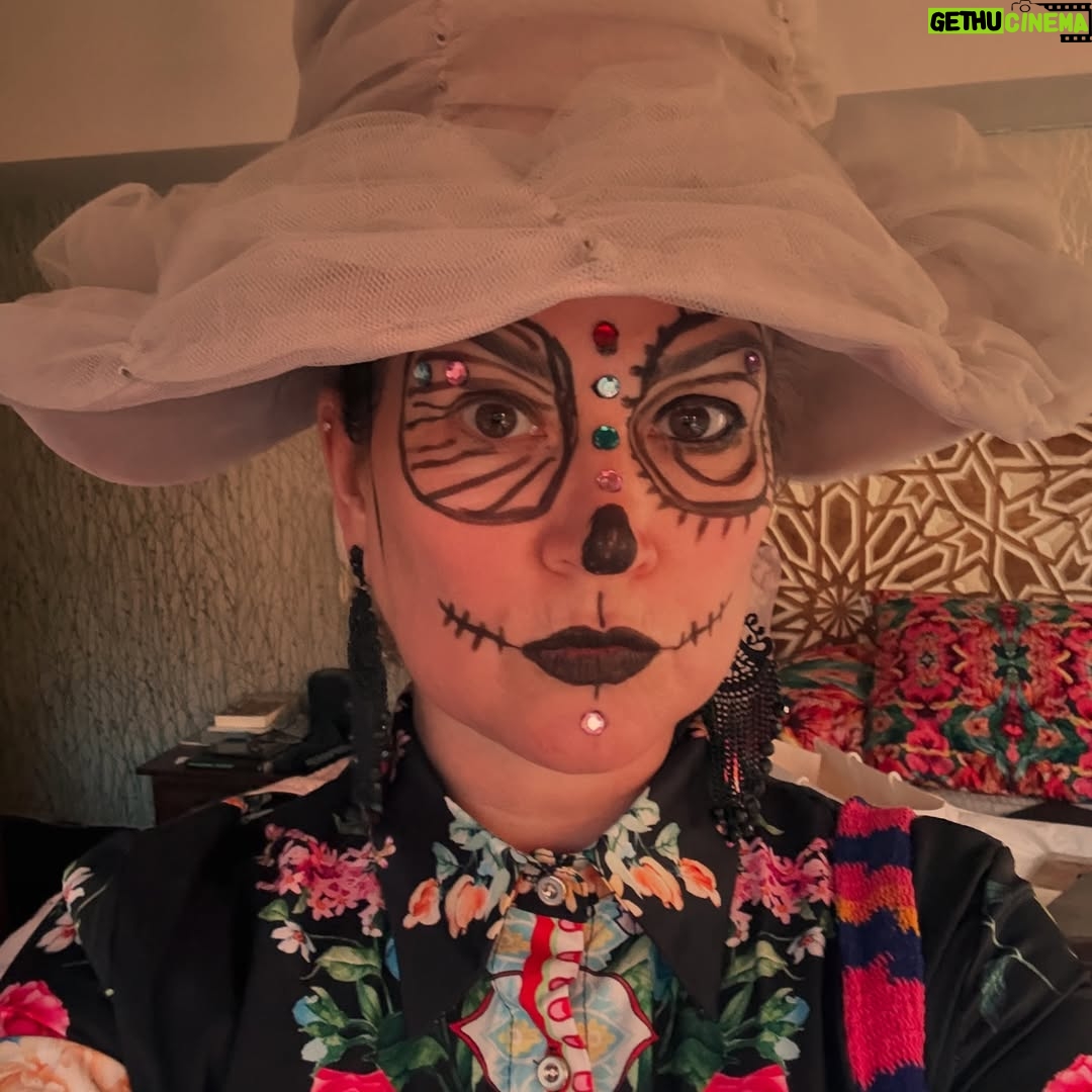 Javiera Contador - 35.3K Likes - Halloween 2024!!
Me van a disculpar pero encuentro que el disfraz de la criatura me quedó iguolsss. š
Theo de Gus de Sweet Tooth
Mila de conejo de Alicia en el Pais de las Maravillas
Diego de pƔsame algo rƔpido
Javi de se me perdió la mascara que querĆa usar y tuve que improvisar.
#Jalouins #Family #SobredosisDeAzucar