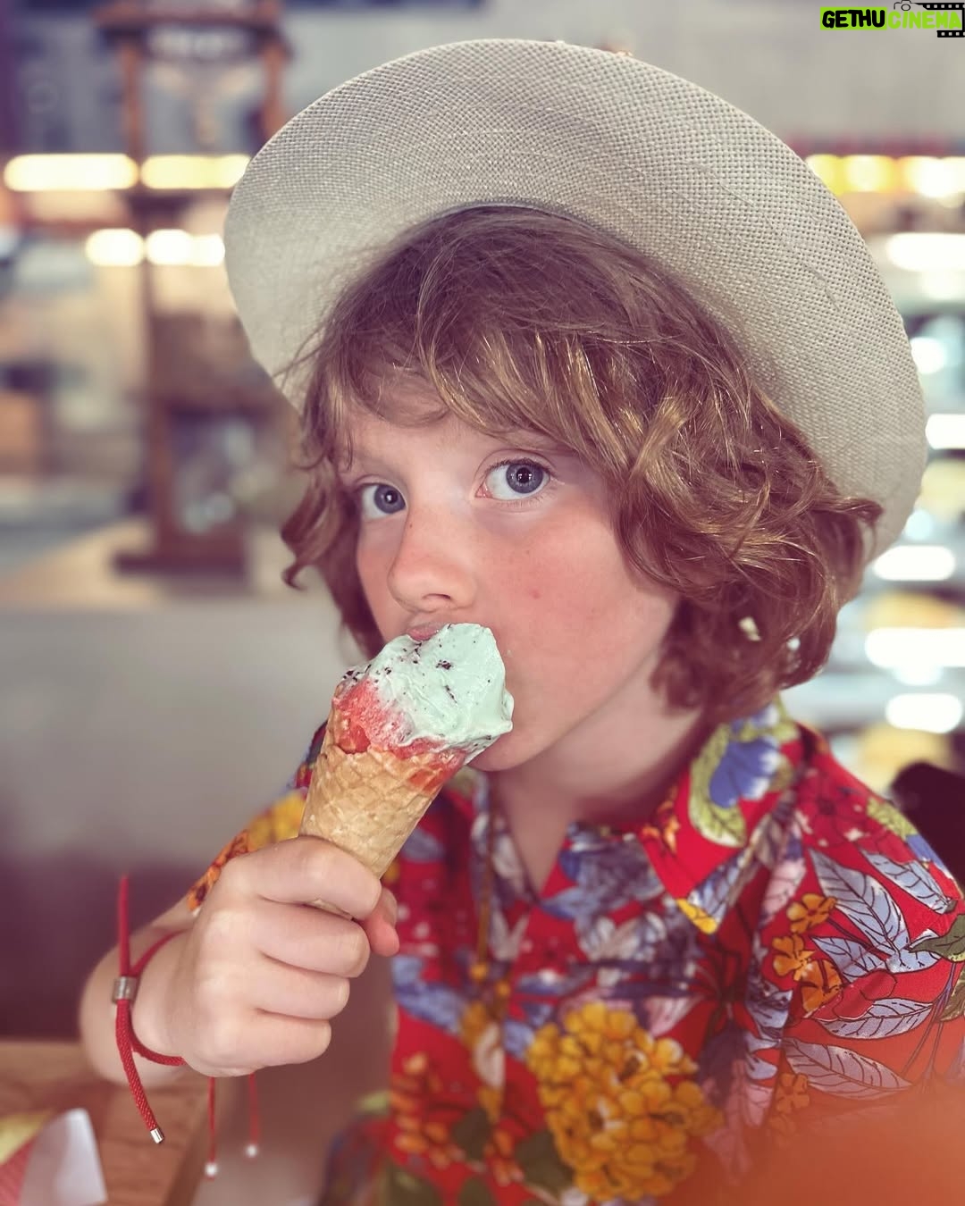 Javiera Contador - 19.7K Likes - Esta semana llegaron los 9!! Parece poco pero han sido aƱos donde han pasado tantas cosasā¦
Te querimos Theo!! ā¤ļøā¤ļø
Sigue aprendiendo, sigue creciendo, sigue riendo (y llorando tambiĆ©n porque es sano y necesario)š«¶
Te toco un cumple en momentos complejos, quizƔs menos celebrado pero con muuuuucho amor.
Ya vendrƔn otros distintos.
Te adoramos con el alma.
Feliz cumpleaƱos rusio!!!
Te quiero mas que al sol, la luna y las estrellas.
#Son9 #FelizCumpleaƱos #6Feb2015
