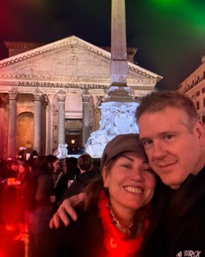 Javiera Contador Instagram - Fue el 21 de Marzo pero yo te celebro siempre Amore mio!!
Por arreglar todo, por los buenos consejos, por las infaltables risas aun en momentos oscuros.
Por la solidez de tu compañía en este camino que recorremos juntos. 
Por estar siempre.
Por cocinar rico.
Por dejarme elegir la serie aunque sabes que la verás solo porque yo me duermo altiro.
Por ser un super papá y un papacito también #HayQueDecirlo 
Que la vida te siga celebrando siempre.
Eres el mejor partner de la galaxia.
Si ud dice UPA yo digo CHALUPA.
Aún tenemos mucho mundo por recorrer y trabajos desafiantes y emocionantes por realizar. 🫶
A por ellos!! 
Gracias por existir!!
Te amo ❤️ 
#GrandeRougier 
@diegohrougier