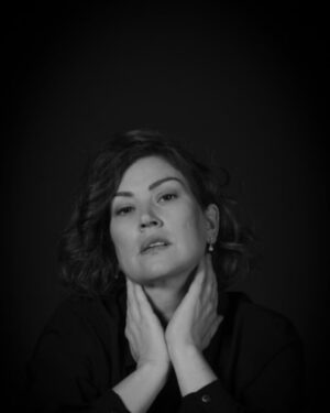 Javiera Contador Instagram - Feliz y agradecida de formar parte de la exposición fotográfica “Manos a la obra” que estará durante todo Marzo en @tm_lascondes .
Las fotos son de @natalia_photo 
🌟🌟📸 #Gracias