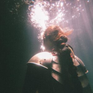 Javiera Mena Instagram - En el mar de coral descender y nadar. Se viene mi séptimo disco en muy poco tiempo, esta vez desde las profundidades. 
  Les quería preguntar ¿Qué sintieron con Mar de Coral? ¿Qué les pareció el video? ¿Lo vieron?

  Con amor
  Javiera 🌊⋆｡𖦹 °.🐚⋆❀˖°🫧
𓇼 ⋆.˚ 𓆉 𓆝 𓆡⋆.˚ 𓇼 ⋆ ݁𖥔🫧𓆝 𓆡⋆.˚ 𖦹 🐚

 
⋆.˚ 𓆉 𓆝 𓆡⋆.˚ 𓇼

𓇼 ⋆ ݁𖥔🫧𓆝 𓆡⋆.˚ 𖦹 🐚
