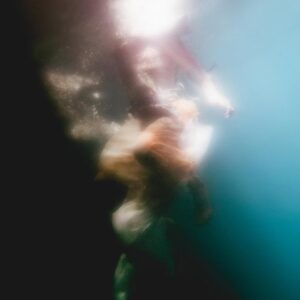 Javiera Mena Instagram - En el mar de coral descender y nadar. Se viene mi séptimo disco en muy poco tiempo, esta vez desde las profundidades. 
  Les quería preguntar ¿Qué sintieron con Mar de Coral? ¿Qué les pareció el video? ¿Lo vieron?

  Con amor
  Javiera 🌊⋆｡𖦹 °.🐚⋆❀˖°🫧
𓇼 ⋆.˚ 𓆉 𓆝 𓆡⋆.˚ 𓇼 ⋆ ݁𖥔🫧𓆝 𓆡⋆.˚ 𖦹 🐚

 
⋆.˚ 𓆉 𓆝 𓆡⋆.˚ 𓇼

𓇼 ⋆ ݁𖥔🫧𓆝 𓆡⋆.˚ 𖦹 🐚
