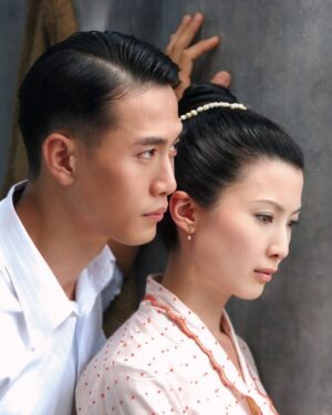 Jeanette Aw Instagram - 好的搭档可遇不可求。很感恩能与一位默契十足的演员对戏，让山本月娘这个角色真正鲜活起来。
月娘的一生都在为黄家、朋友，最终为她的儿子付出一切，却从未找到属于自己的幸福。这既是她的坚强，也是她的遗憾。